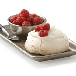 Meringues with lemon mascarpone and red fruit | Philips Chef Recipes