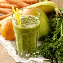 Smoothie verde de jengibre y durazno